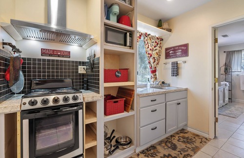 Shasta Lake Cabaña | Kokanee Cottage - Furnished Studio - Beautiful setting - 30 day rate discounts!