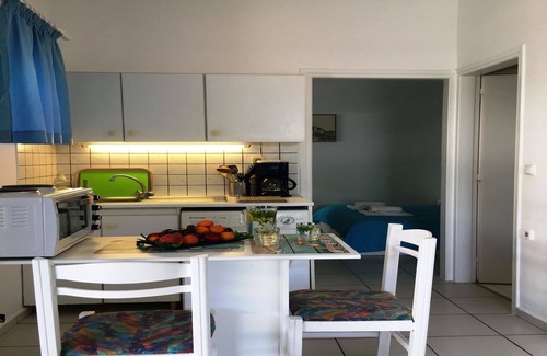 Kokkini Chani Apartamento | Kokkini Hani: Precioso apartamento con jardín, a 100 metros de la playa, Kokkini Hani / Heraklion.