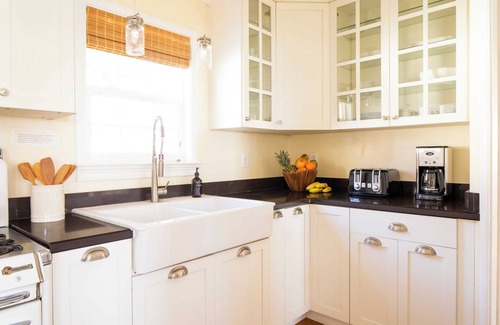 Crown Point Cabaña | Kokomo by Avantstay Bayside Getaway w/ Fire Pit, & Large Outdoor Patio