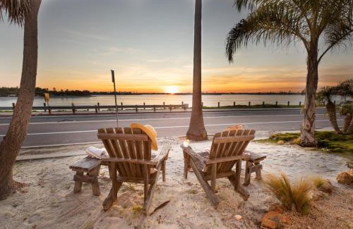 Crown Point Casa | Kokomo by AvantStay Bayside Getaway w Fire Pit Large Outdoor Patio