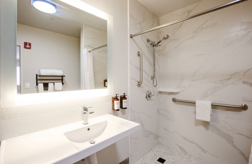 Oak Creek Hotel | Kokopelli Inn Sedona, Trademark Collection by Wyndham