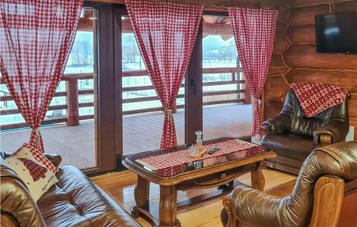 Gospic Casa | Kolibe Lika - Bellow The Hill