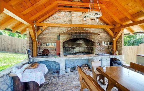 Gospic Casa | Kolibe Lika - Bellow The Hill