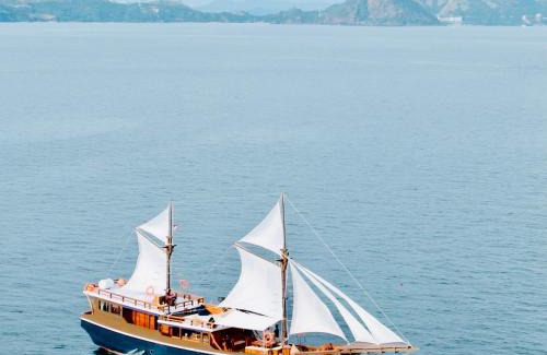 Labuan Bajo Alquiler De Eote | Komodo Cruise 3D2N with Emocean Tour - Monday & Friday Departures