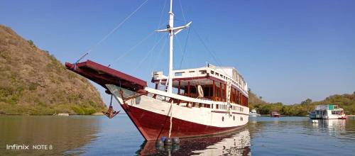 Labuan Bajo Otro | Komodo tour 2Days1Night privat cabin