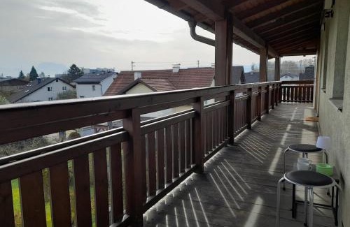 Attnang-Puchheim Apartamento | Komplette schöne Wohnung In Seenähe Attersee und Traunsee Oberösterreich direkte Buchung möglich keine Freigabe erforderlich Raumüberlassung siehe Inserat 50 Eur Kaution bereits in Buchungsbetrag enthalten!
