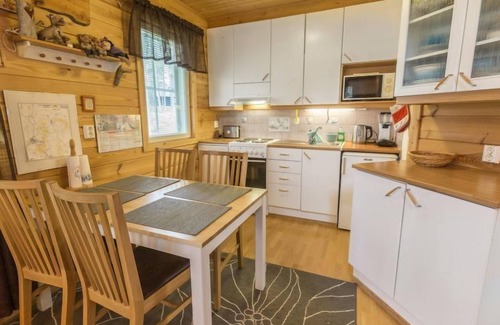 Akaslompolo Casa | Komsikko b by Interhome
