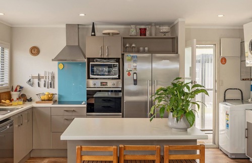 Whiritoa Casa | Kon Tiki Retreat - Whiritoa Beach Holiday Home