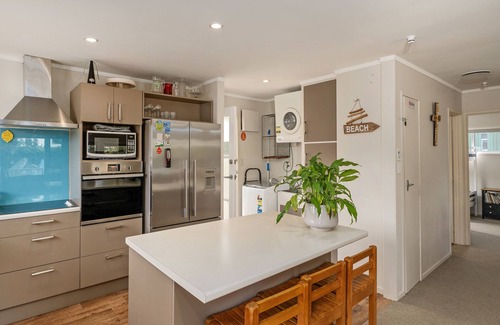 Whiritoa Casa | Kon Tiki Retreat - Whiritoa Beach Holiday Home