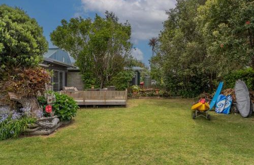 Whiritoa Casa | Kon Tiki Retreat - Whiritoa Beach Holiday Home