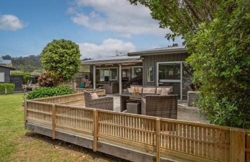 Whiritoa Casa | Kon Tiki Retreat - Whiritoa Beach Holiday Home