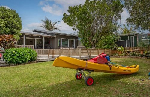 Whiritoa Casa | Kon Tiki Retreat - Whiritoa Beach Holiday Home