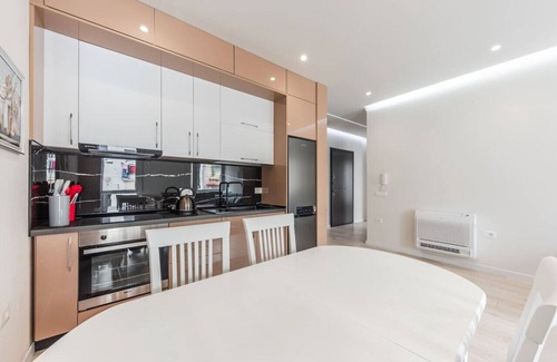 Tirana Condominio | Kondo Stays - Mumba Apartment 5