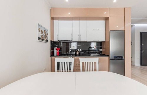 Tirana Condominio | Kondo Stays - Mumba Apartment 5