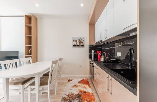 Tirana Condominio | Kondo Stays - Mumba Apartment 5