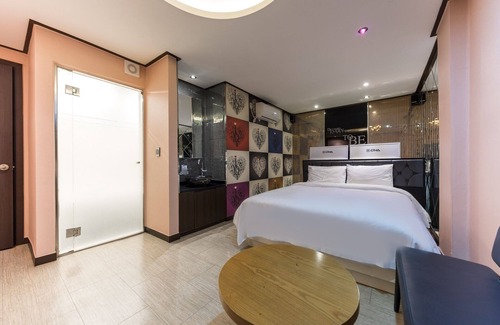 Chunggogil-tong Hotel | Konkuk University Salmon
