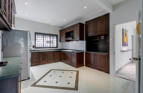 Teluk Cempedak Casa | Kontor Mansion - 3 mins to Teluk Chempedak Beach & Private Pool