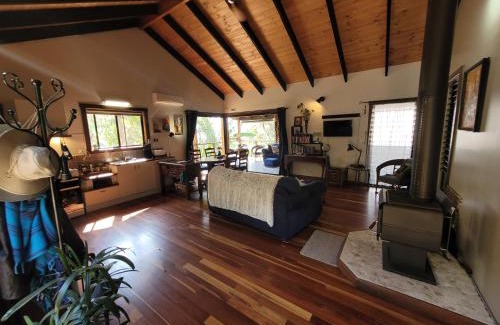 Upper Horseshoe Creek Cabina | Kookaburra Cottage at Uralba Eco Cottages