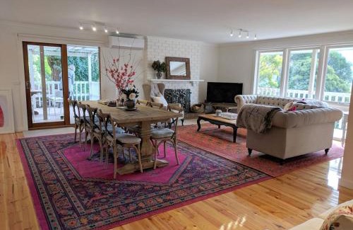 Healesville Casa | Kookaburra Cottage- views, wineries, sanctuary,