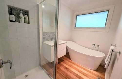 Healesville Casa | Kookaburra Cottage- views, wineries, sanctuary,