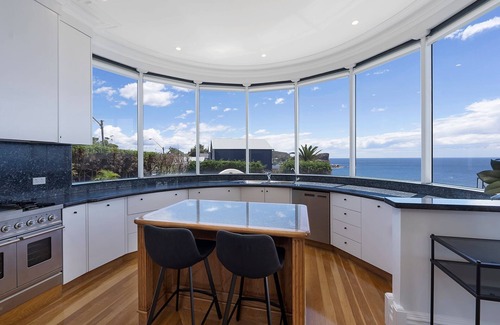 Avalon Beach Casa | Kookaburra, Ocean Front by TCC