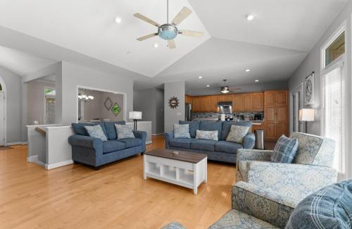 Lake Norman of Catawba Casa | Kool Breeze by AvantStay Boat Ramp Hot Tub