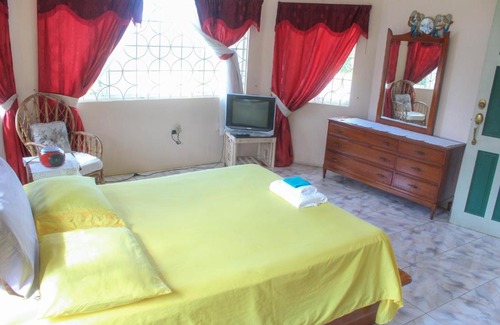 Santa Cruz Casa | Kool Rooms Guest House
