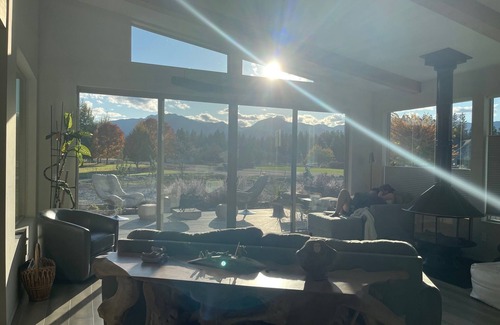 Libby Casa | Kootenai River Frontage with Panoramic Cabinet View
