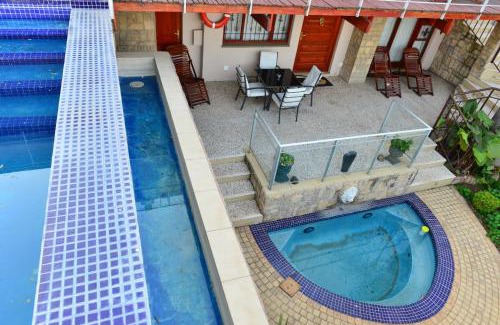 Kosmos Cama Y Desayuno | Kosmos Manor Guest House