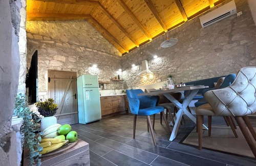Stolac Cabaña | Kostela Stone House