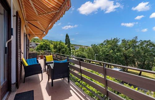 Kostrena Apartamento | Kostrena Apartment Maja Few Mt From Sea- Happy Rentals