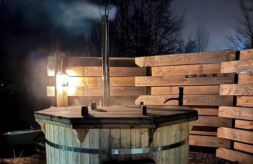 Mesnil Sous Les Cotes Cabina | Kota room with wood-heated Finnish spring-water bath