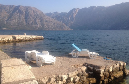Prcanj Villa | Frente al mar-Kotor-6-14 perfecta para vacaciones familiares con embarcadero
