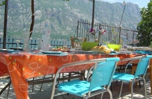 Prcanj Villa | Frente al mar-Kotor-6-14 perfecta para vacaciones familiares con embarcadero