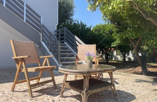 Kambos Apartamento | Kouneli's House with Garden