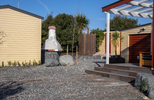 Kaikoura Casa | Kowhai Cottage Pizza Oven Central