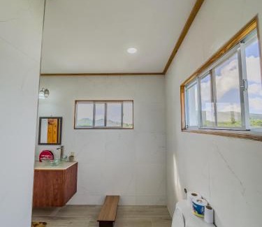 Vieux Fort Quarter Apartamento | Kozmik Sensetionz Suite - 12min from UVF Airport