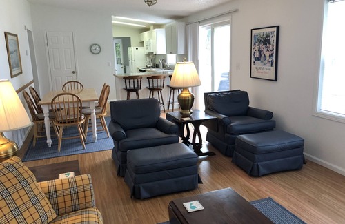 Maple City Cabaña | "Kozy Nook" en el Sunset Side de Big Glen Lake