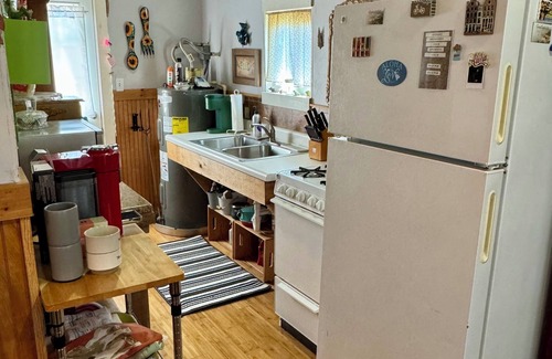 Round Mountain Casa | Kozy Quiet Private Cottage