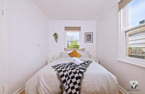 Maidstone Casa | KozyGuru | 3BR Close to Vic Uni & Footscray Hosp