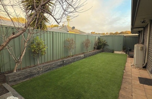 Paralowie Casa | KozyGuru | 3BR Retreat to ADL and Barossa in 40m
