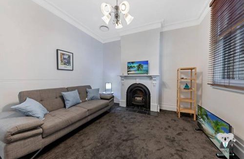 Glebe Casa | KozyGuru | Glebe | Cozy 2 Bedroom Stunning Terrace House