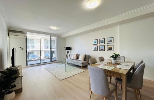 Homebush West Apartamento | KozyGuru | Homebush West | 3Bed 2Bath Apt +Parking