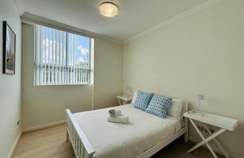 Homebush West Apartamento | KozyGuru | Homebush West | 3Bed 2Bath Apt +Parking