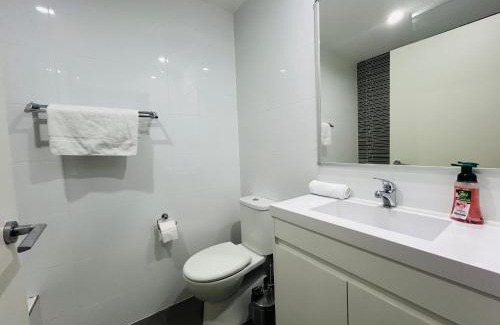 Homebush West Apartamento | KozyGuru | Homebush West | 3Bed 2Bath Apt +Parking