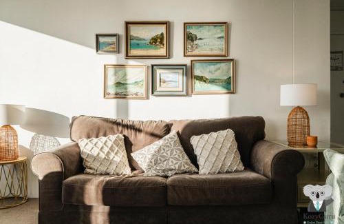 Manly Apartamento | KozyGuru | Manly | Steps from the Coastal Bliss