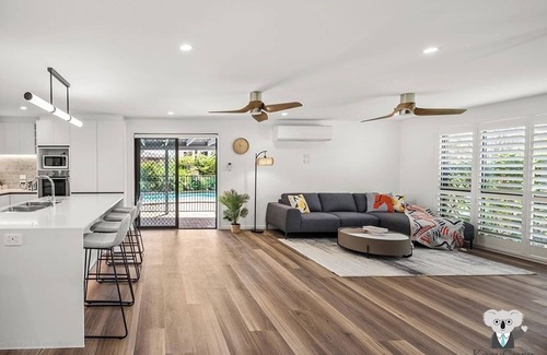 Mermaid Waters Casa | KozyGuru | Mermaid Waters | Charming 3 Bed Home