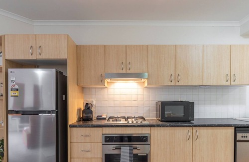 Redfern Apartamento | KozyGuru | Redfern | Cozy Apt near Train Station