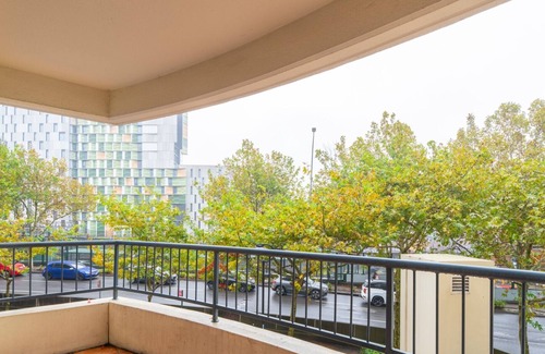 Redfern Apartamento | KozyGuru | Redfern | Cozy Apt near Train Station