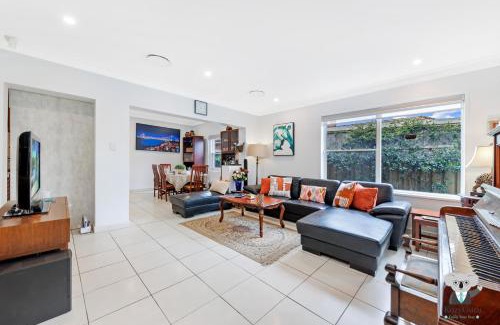 Rockdale Apartamento | KozyGuru | Rockdale | Spacious Modern 2 Bedrooms Holiday Home